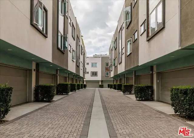 644 N Gramercy Place, Los Angeles, CA 90004 - Image #2