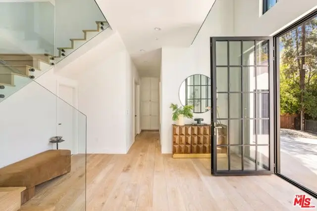 16815 Shileno Place, Encino, CA 91436 - Image #2