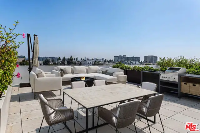 425 N Palm Drive #401, Beverly Hills, CA 90210 - Image #1