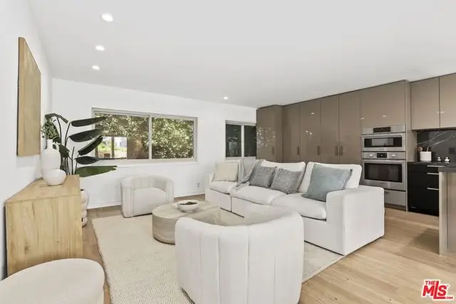 1233 N Laurel Avenue #109, West Hollywood, CA 90046 - Image #3