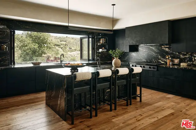 2442 Banyan Drive, Los Angeles, CA 90049 - #2