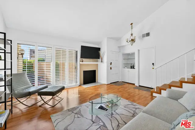 18419 Collins Street #A, Tarzana, CA 91356 - Image #1