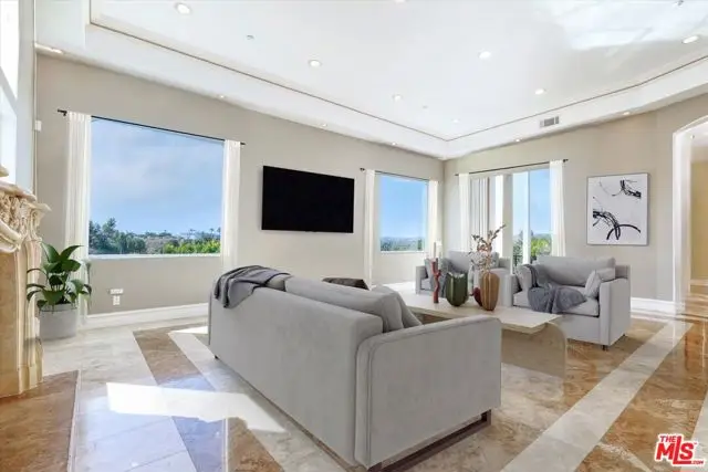 22470 Sueno Road, Woodland Hills, CA 91364 - Image #3