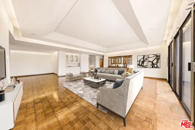 1220 Roxbury Drive #302, Los Angeles, CA 90035 - #2