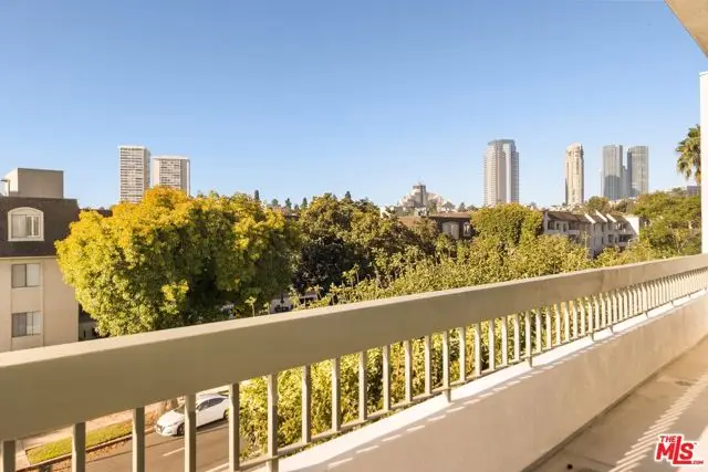 1220 Roxbury Drive #302, Los Angeles, CA 90035 - #3