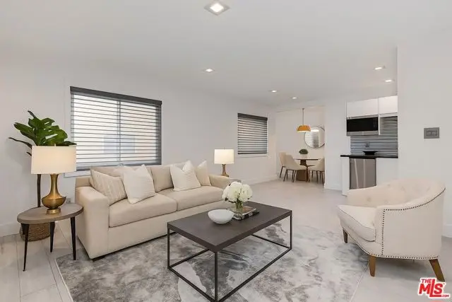 18730 Hatteras Street #23, Tarzana, CA 91356 - Image #2