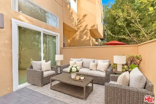 18730 Hatteras Street #23, Tarzana, CA 91356 - Image #3