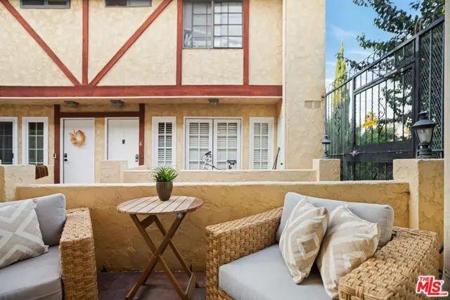 7422 Hazeltine Avenue #7, Van Nuys, CA 91405 - Image #2