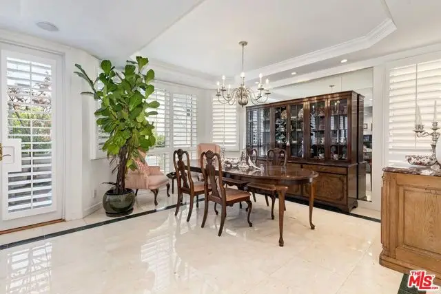 121 N Almont Drive #205, Beverly Hills, CA 90211 - Image #3