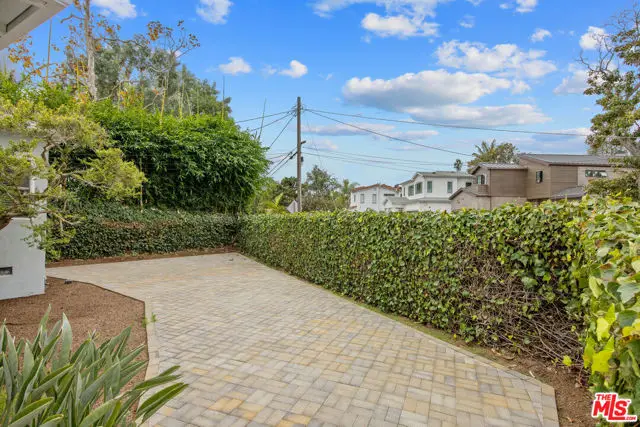 210 S Bundy Drive, Los Angeles, CA 90049 - Image #3