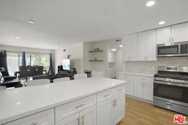 20243 Valerio Street, Winnetka, CA 91306 - Image #2