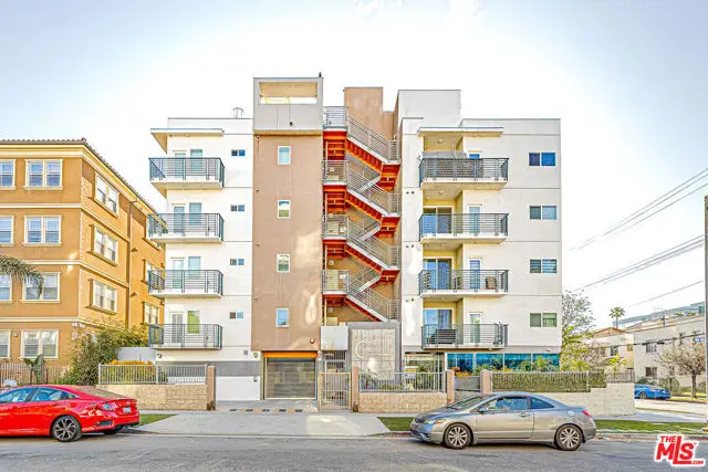 903 S New Hampshire Avenue #303, Los Angeles, CA 90006 - Image #1