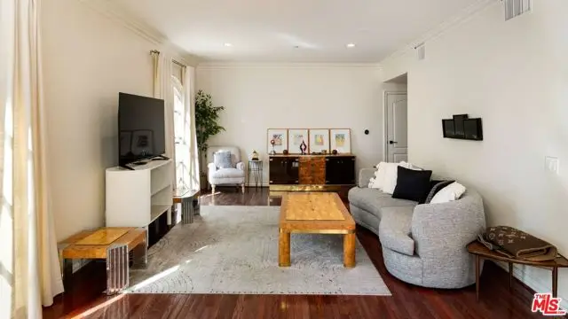 353 S Reeves Drive #202, Beverly Hills, CA 90212 - Image #3