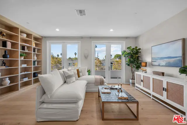 4240 Laurel Canyon Boulevard #401, Studio City, CA 91604 - Image #3