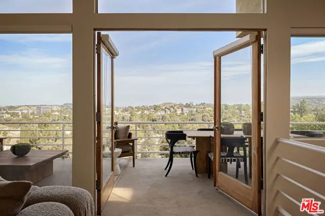 5052 Medina Road, Woodland Hills, CA 91364 - Image #1