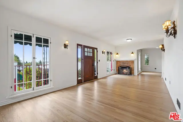 1811 Effie Street, Los Angeles, CA 90026 - Image #2