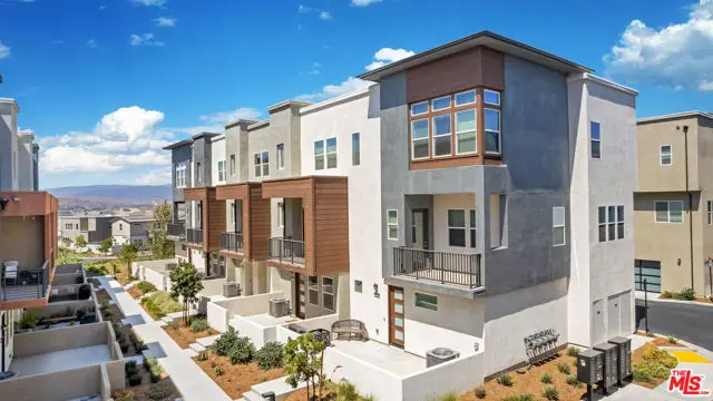 27009 Hummingbird Lane, Santa Clarita, CA 91381 - Image #1