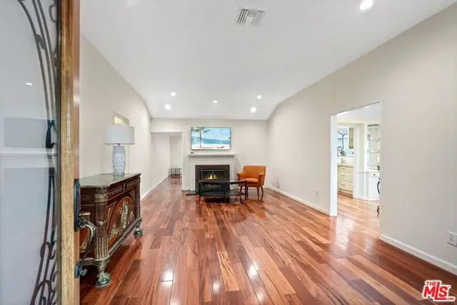 5324 Irvine Avenue, Valley Village, CA 91601 - Image #3