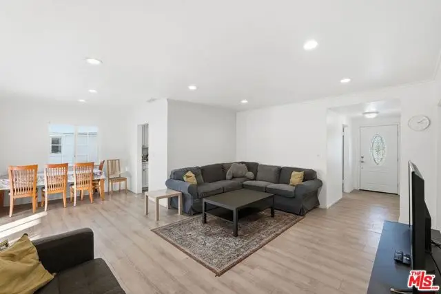 10401 Amigo Avenue, Porter Ranch, CA 91326 - Image #2