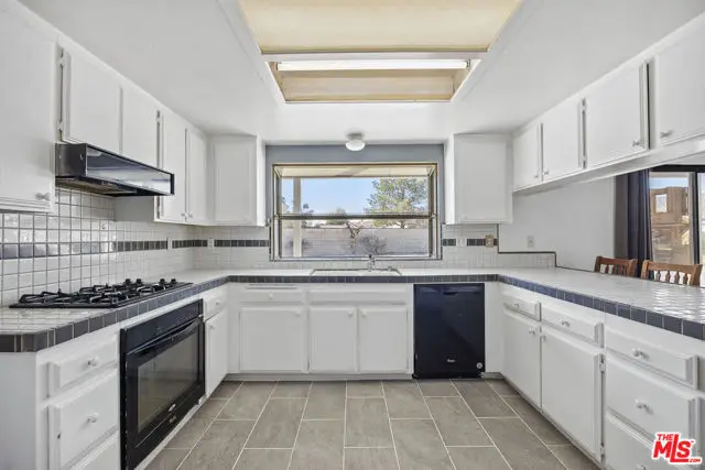 18655 Knollwood Court, Victorville, CA 92395 - Image #3