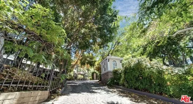 2700 Cahuenga Boulevard #2205, Los Angeles, CA 90068 - Image #1