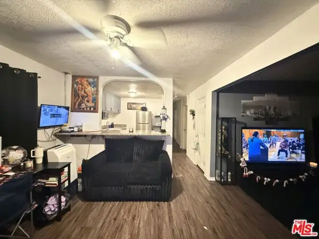 857 E 52nd Place, Los Angeles, CA 90011 - Image #2