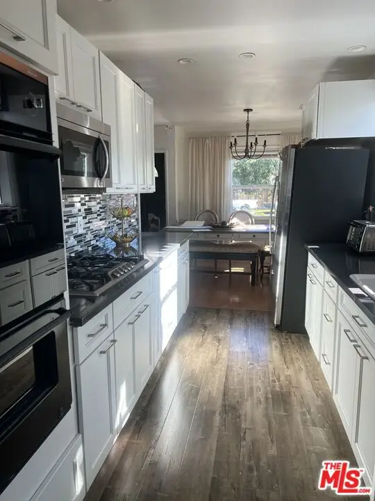 7645 Genesta Avenue, Van Nuys, CA 91406 - Image #2