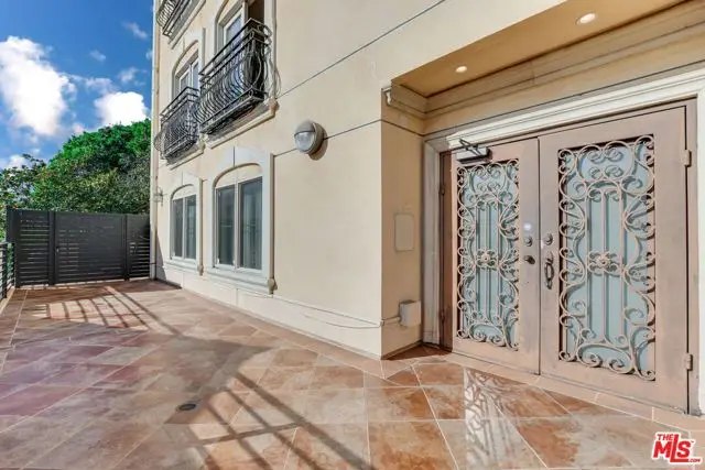 918 S Wooster Street #1, Los Angeles, CA 90035 - Image #3