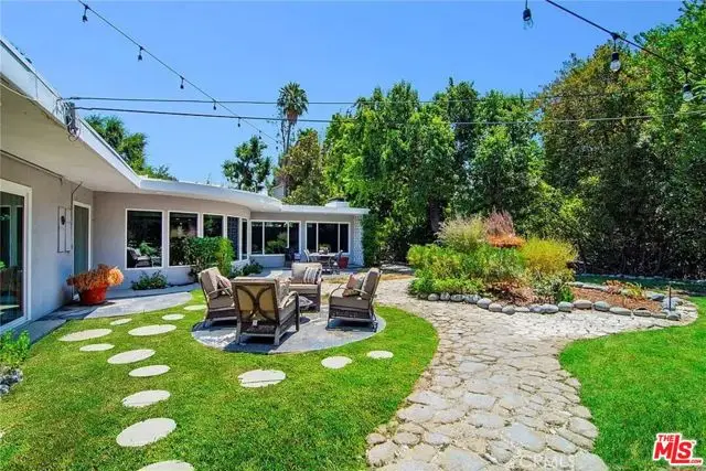 19481 Rosita Street, Tarzana, CA 91356 - Image #2