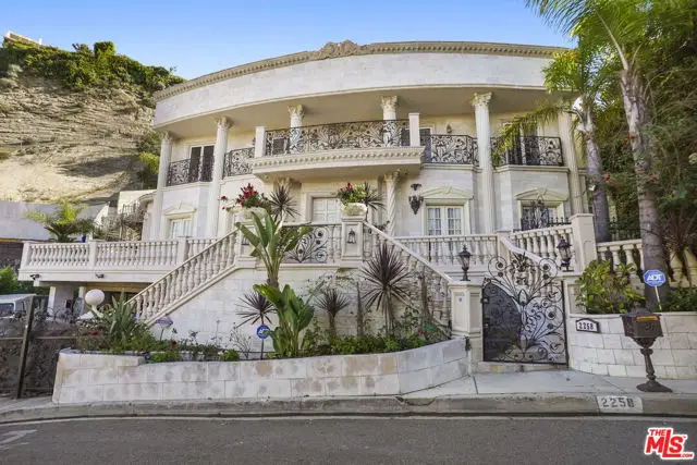 2258 Gloaming Way, Beverly Hills, CA 90210 - Image #1