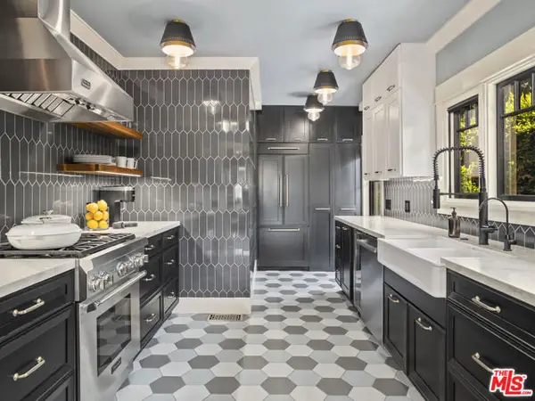 1528 N Curson Avenue, Los Angeles, CA 90046