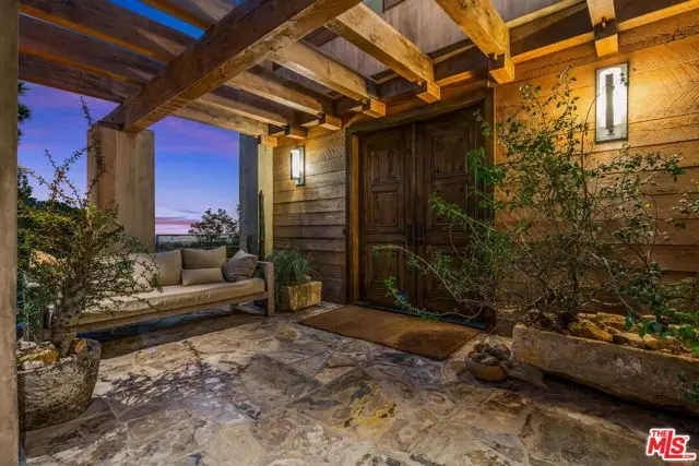 1810 Mango Way, Los Angeles, CA 90049 - Image #2