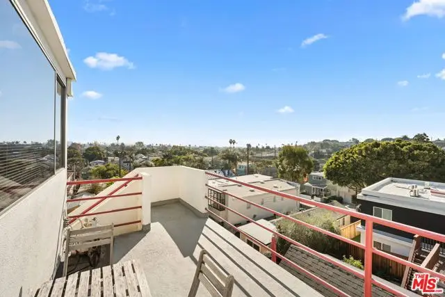 654 Pier Avenue #C, Santa Monica, CA 90405 - Image #1