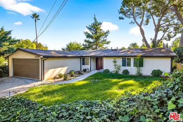 20524 Rhoda Street, Woodland Hills (los Angeles), CA 91367