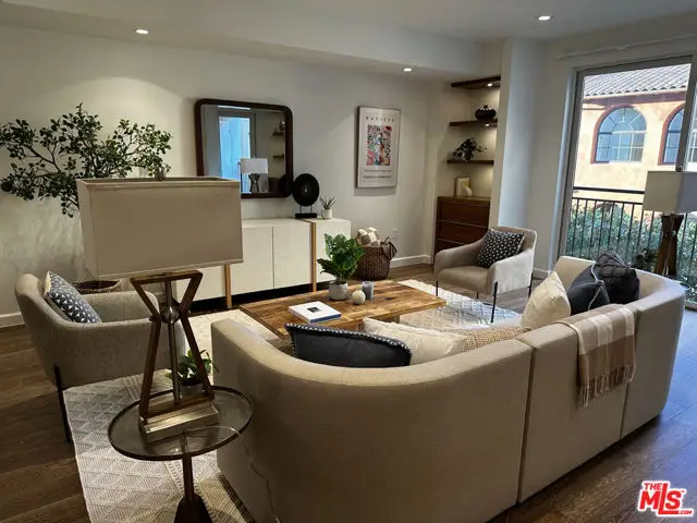 441 S Barrington Avenue #209, Los Angeles, CA 90049 - Image #2