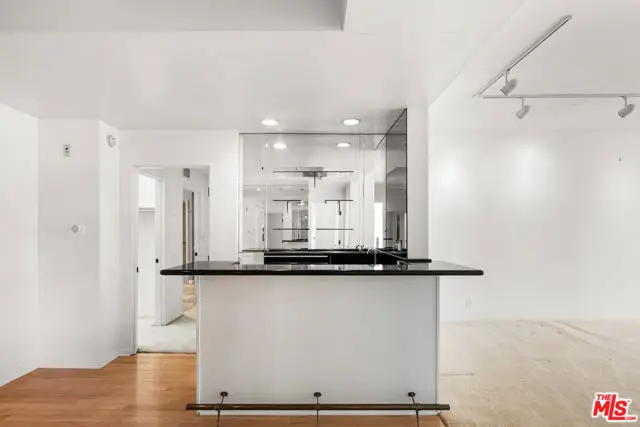 4454 Ventura Canyon Avenue #103, Sherman Oaks, CA 91423 - Image #3