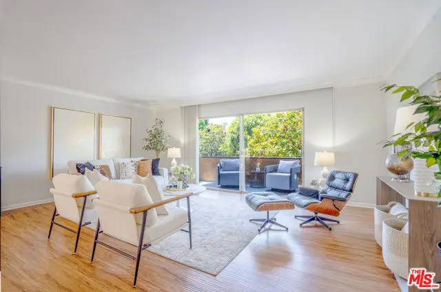 818 S Lucerne Boulevard #205, Los Angeles, CA 90005 - Image #2