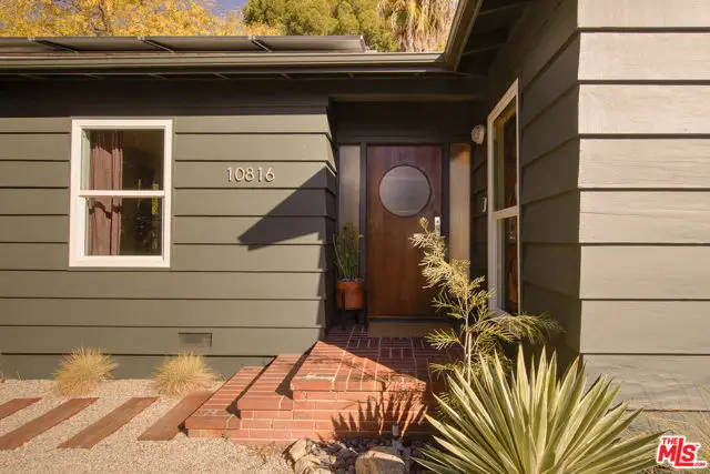 10816 Redmont Avenue, Tujunga, CA 91042 - Image #2