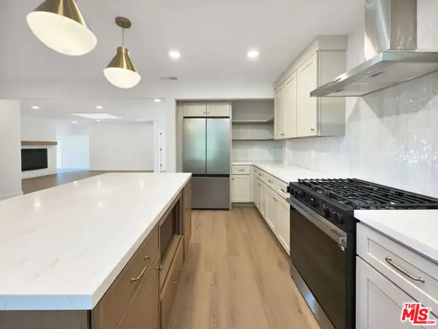 23910 Jensen Drive, Canoga Park, CA 91304 - Image #2