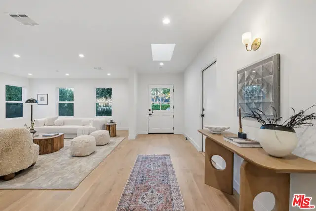 4525 Greenbush Avenue, Sherman Oaks, CA 91423 - Image #3