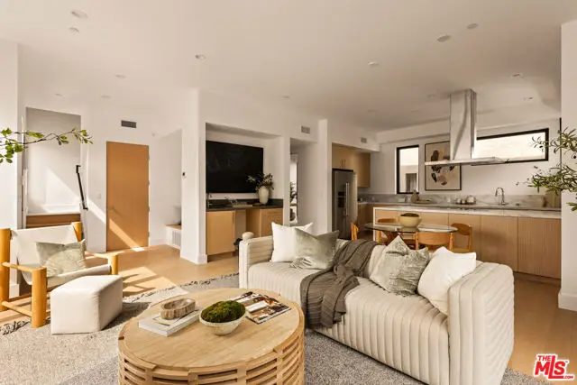 2425 20th Street #B, Santa Monica, CA 90405 - Image #1