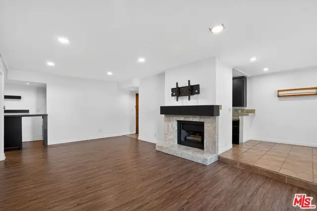 12940 Riverside Drive #101, Sherman Oaks, CA 91423 - Image #2