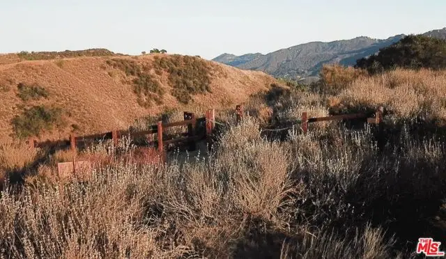 22800 Portage Circle Drive, Topanga, CA 90290 - Image #3