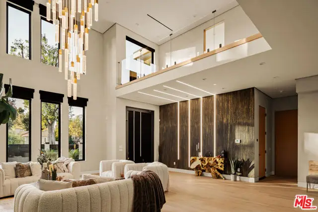 4528 Matilija Avenue, Sherman Oaks, CA 91423 - Image #2