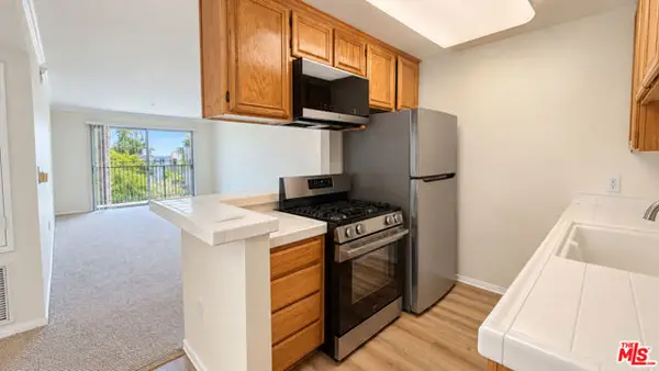 4501 Cedros Avenue #201, Sherman Oaks, CA 91403