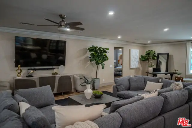 17516 Raymer Street, Northridge, CA 91325 - #3