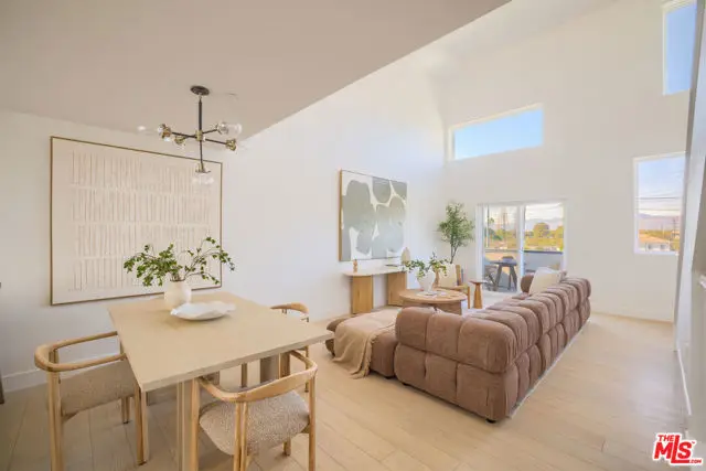 11214 Victory Boulevard #6, North Hollywood, CA 91606 - #2