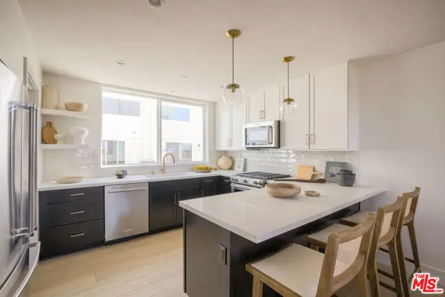11214 Victory Boulevard #6, North Hollywood, CA 91606 - #3