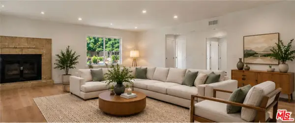 8450 Melvin Avenue, Northridge (los Angeles), CA 91324