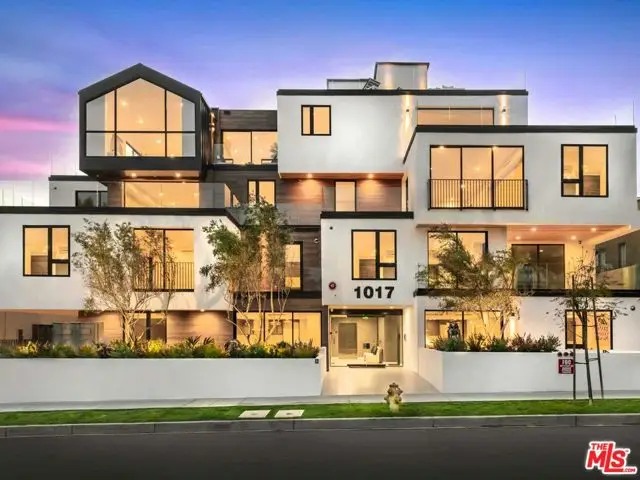 1017 N Croft Avenue #302, Los Angeles, CA 90069 - #2